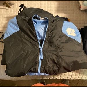 Medium Columbia UNC windbreaker